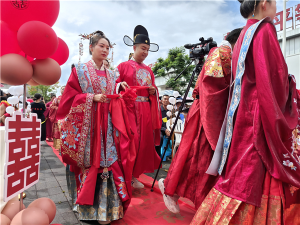 户外集体婚礼活动1